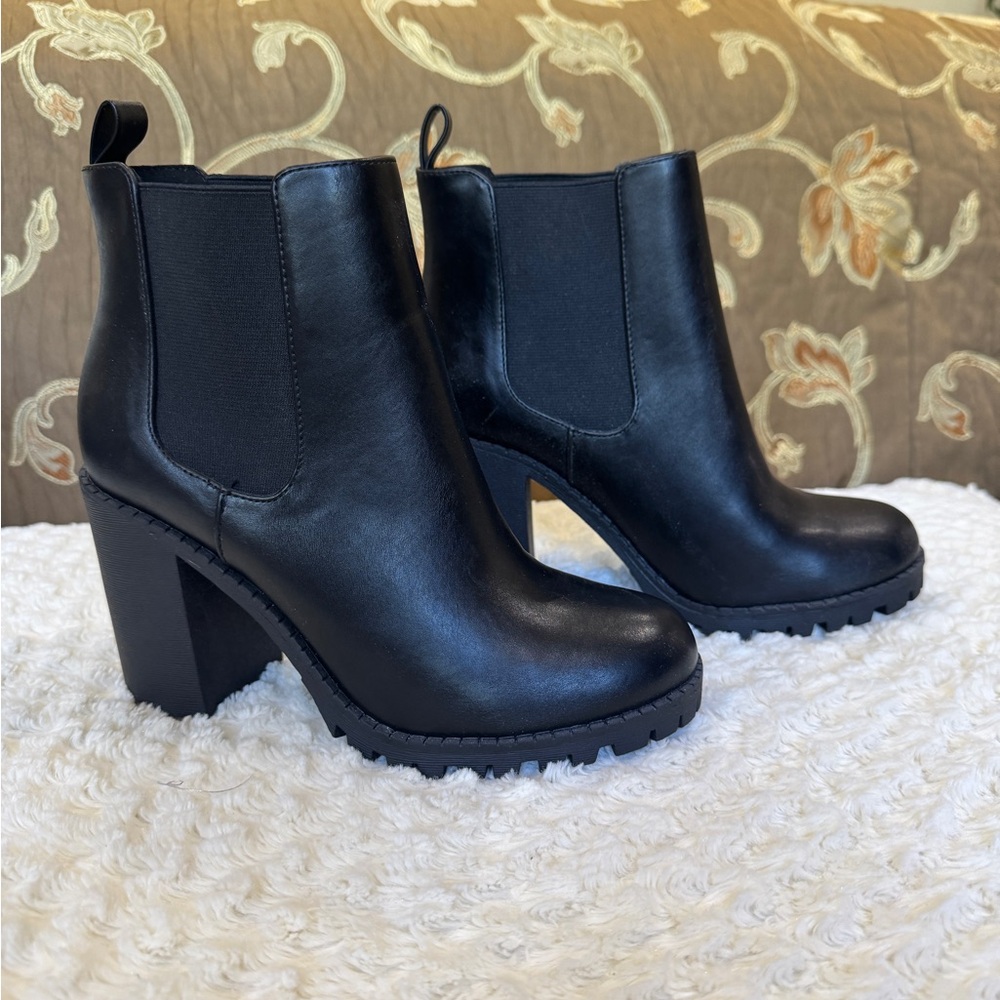 Soda Black Chunky Heel Ankle Boots Never Worn!!
